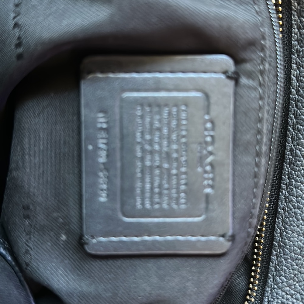 COACH real leather ladies handbag 👜 - Picture 3 of 8